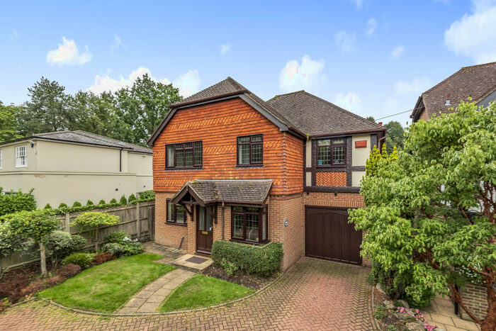 4 Bedroom House To Rent In West Common Road, Hayes, BR2