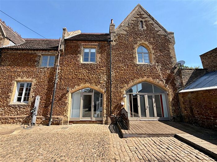 3 Bedroom Barn Conversion To Rent In Middleton, King's Lynn, Norfolk, PE32