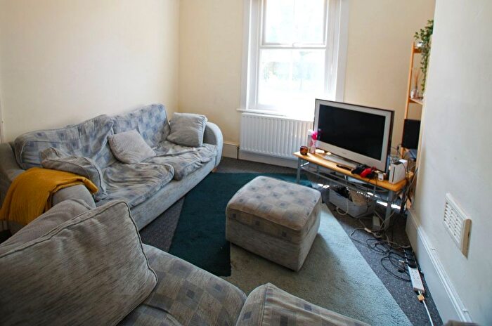 4 Bedroom Detached House To Rent In Brightwell Crescent, London, SW17