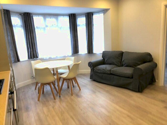 1 Bedroom Flat To Rent In Rodborough Road, London, NW11