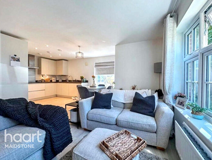 2 Bedroom Apartment For Sale In Broadclough Way, Maidstone, ME17