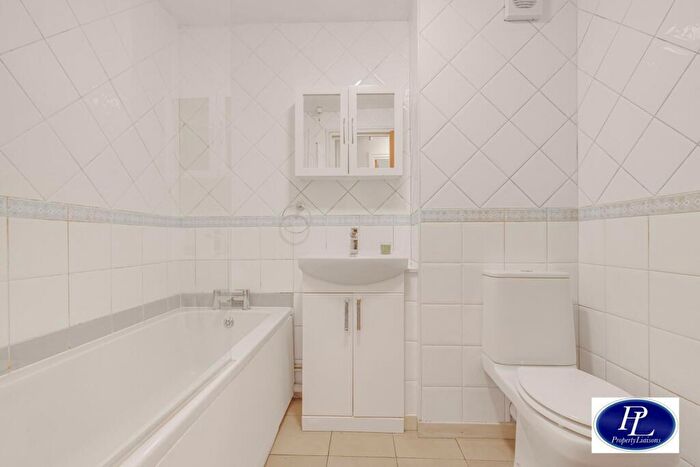 1 Bedroom Flat To Rent In Orient Wharf, Wapping High Street, London, E1W