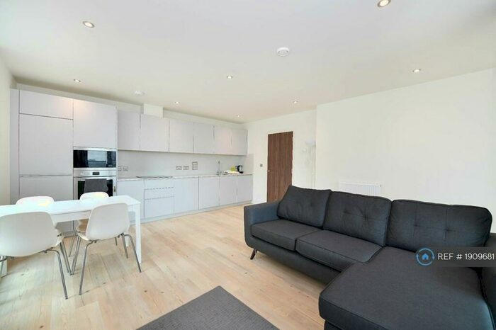 2 Bedroom Flat To Rent In Atelier Point, London, E15