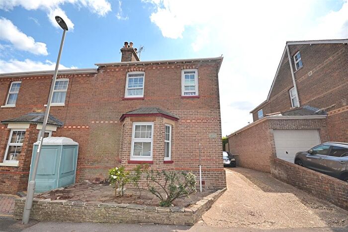 2 Bedroom Flat For Sale In Mountain Ash Road, Dorchester, DT1