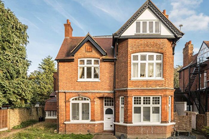 2 Bedroom Flat To Rent In Walpole Gardens, Twickenham, TW2