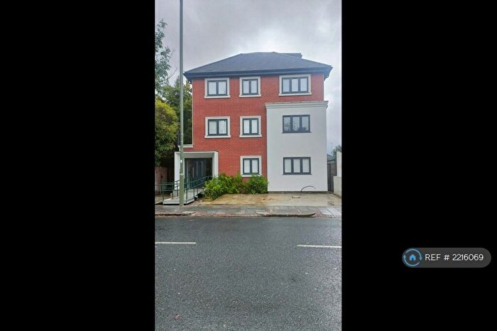 Studio To Rent In Brookhill Road, Barnet, EN4