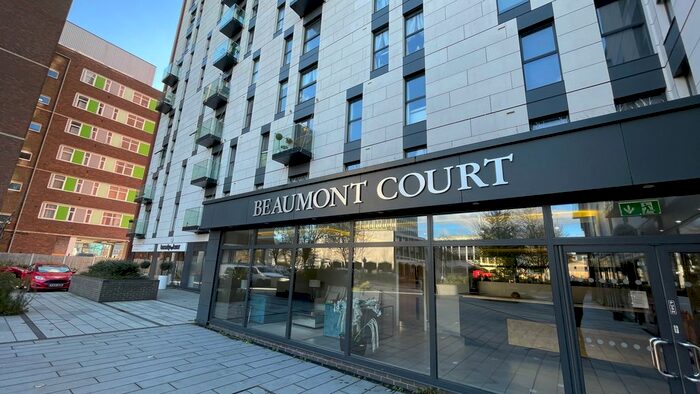 2 Bedroom Flat To Rent In Victoria Avenue, Southend- On-Sea Essex, SS2