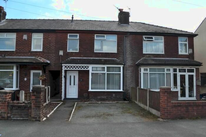 3 Bedroom Semi-Detached House To Rent In Fearnhead Lane, Fearnhead, Warrington, WA2