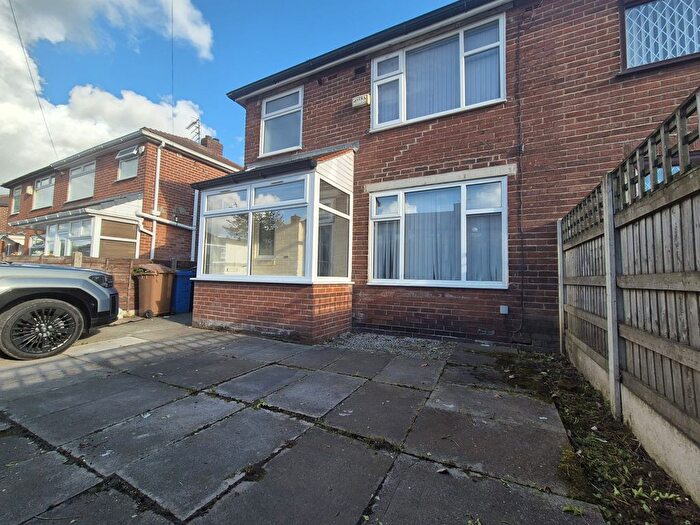 3 Bedroom Semi-Detached House To Rent In Milnrow Road, Rochdale, OL16