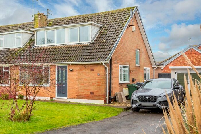 4 Bedroom Semi-Detached House For Sale In Cedar Crescent, Selby, YO8