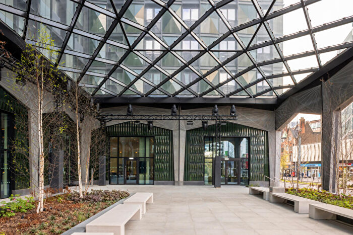 3 Bedroom Flat To Rent In Ten Degrees, Croydon, CR0