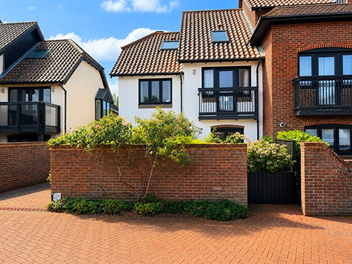 3 Bedroom Semi-Detached House For Sale In Endeavour Way, Hythe, Southampton, SO45