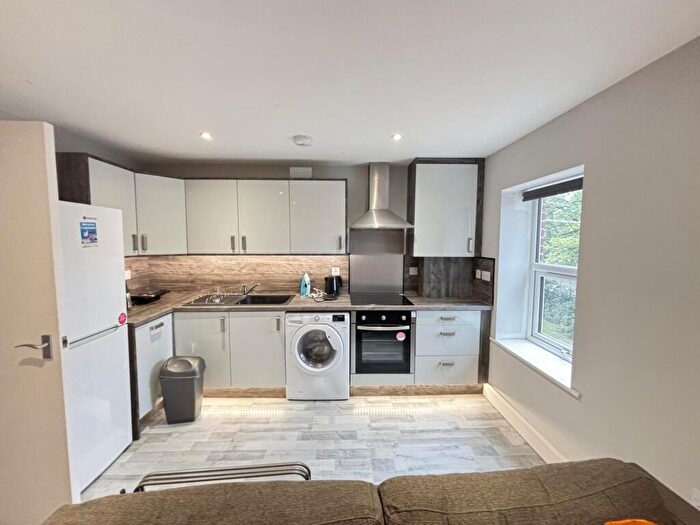 2 Bedroom Flat To Rent In A Victoria Road, Leeds, LS6