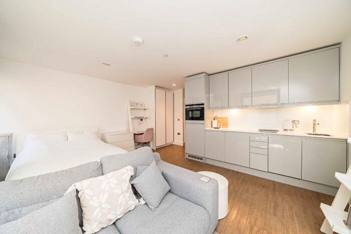 Studio For Sale In Red Lion Square, Wandsworth High Street, SW18