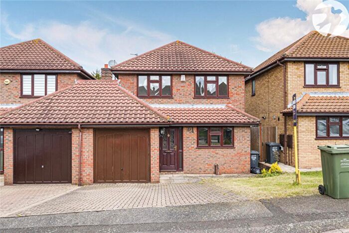 4 Bedroom Link Detached House For Sale In Sullivan Close, West Dartford, Kent, DA1