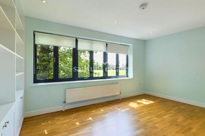 3 Bedroom Flat To Rent In South Park Road, Wimbledon, SW19