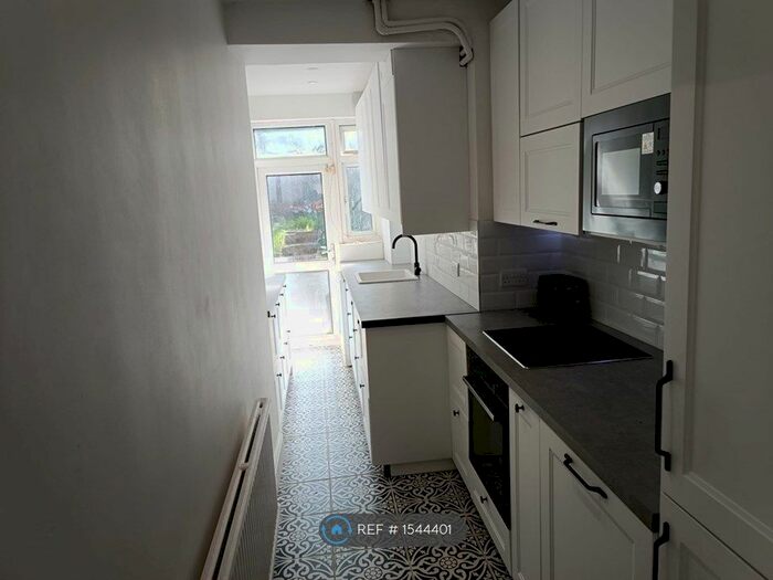 4 Bedroom Terraced House To Rent In The Avenue, Tottenham, N17