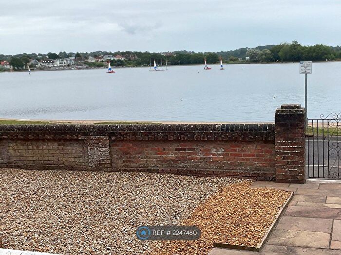 2 Bedroom Flat To Rent In Park Lake Road, Poole, BH15