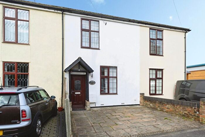 3 Bedroom Terraced House For Sale In Oak Road, Leatherhead, Surrey, KT22