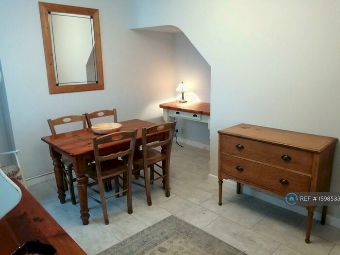 2 Bedroom End Of Terrace House To Rent In William St, Swansea, SA3