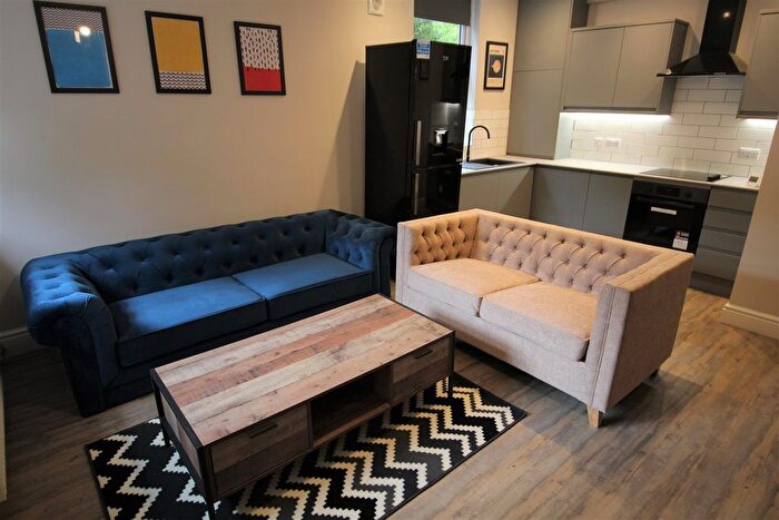 2 Bedroom Flat To Rent In Cardigan Road (Rear Of Building), Hyde Park, Leeds, Yorkshire, LS6