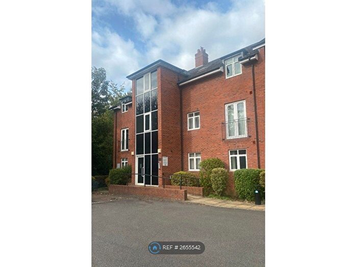 2 Bedroom Flat To Rent In Woodville Court, Warwick, CV34