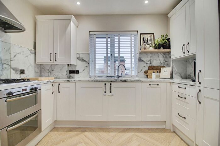 2 Bedroom Flat For Sale In Great North Road, Welwyn Garden City, AL8