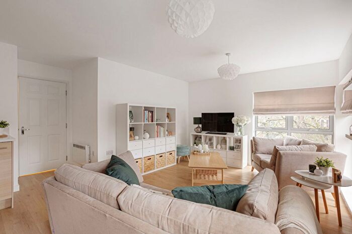 2 Bedroom Flat For Sale In College Mews, York, YO31