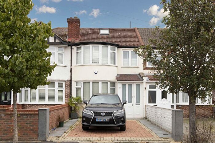 4 Bedroom Property To Rent In Hodder Drive, Perivale, UB6