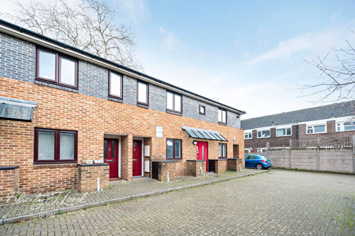 1 Bedroom Flat For Sale In Bromley High Street, London, E3