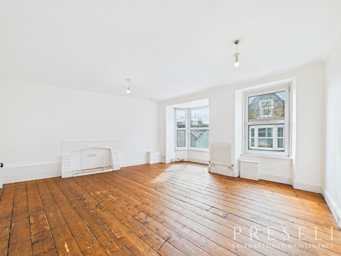 3 Bedroom Flat To Rent In West Street, Fishguard, SA65