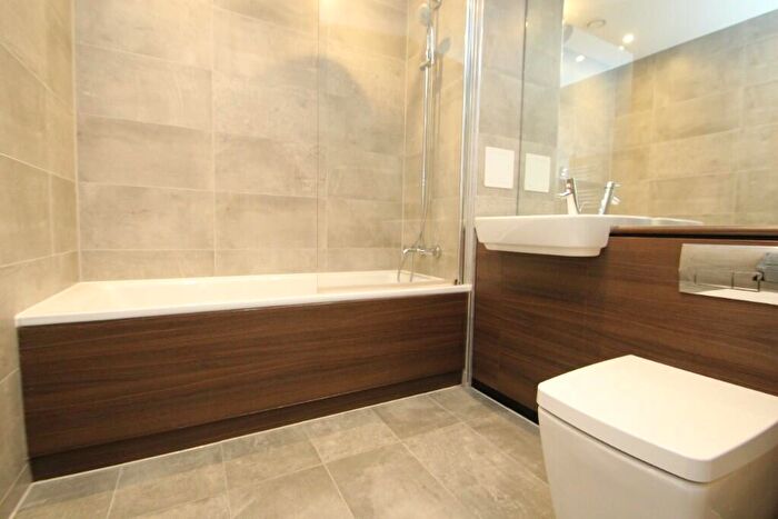 2 Bedroom Apartment To Rent In Sutton Plaza, Sutton, Surrey, SM1