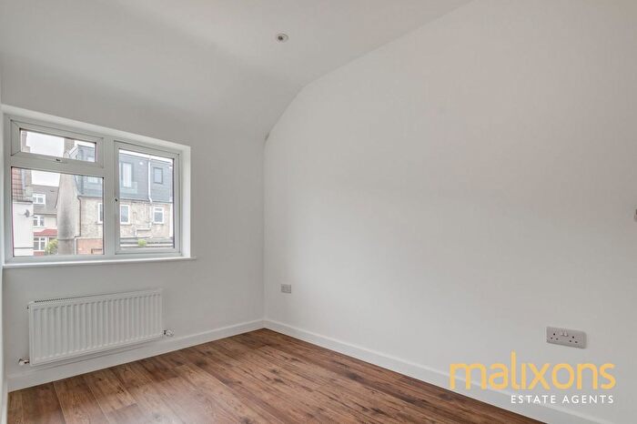 2 Bedroom Detached House For Sale In Derinton Road, London, SW17
