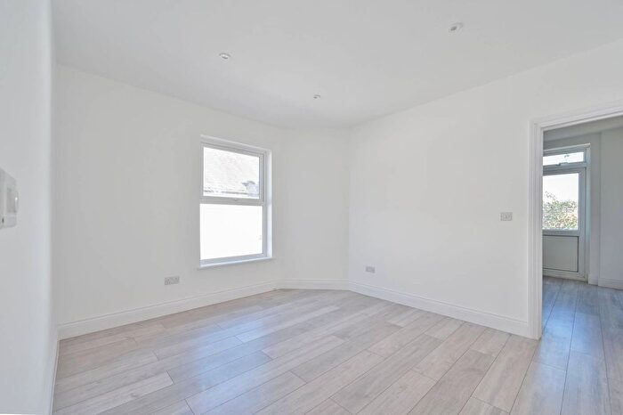 1 Bedroom Flat To Rent In Bushey Hall Road, Bushey, WD23