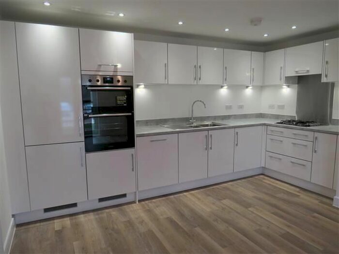 2 Bedroom Flat To Rent In Charlbury Road, Crawley, RH10