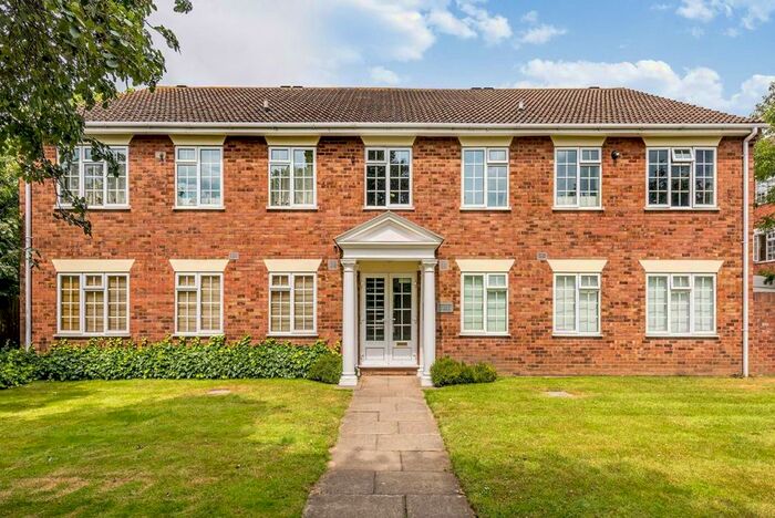 1 Bedroom Flat To Rent In Bonser Road, Twickenham, TW1