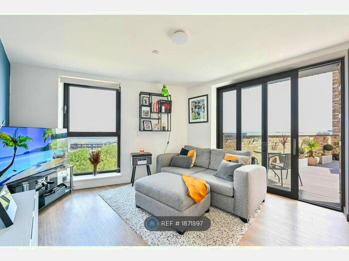 1 Bedroom Flat To Rent In Kingfisher Heights, London, E16