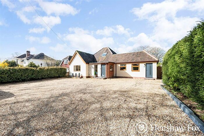 5 Bedroom Chalet For Sale In Rownhams Lane, North Baddesley, Hampshire, SO52