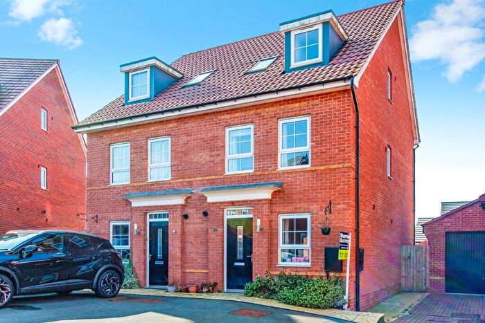 3 Bedroom Semi-Detached House For Sale In Woodpecker Way, Thrapston, Kettering, NN14