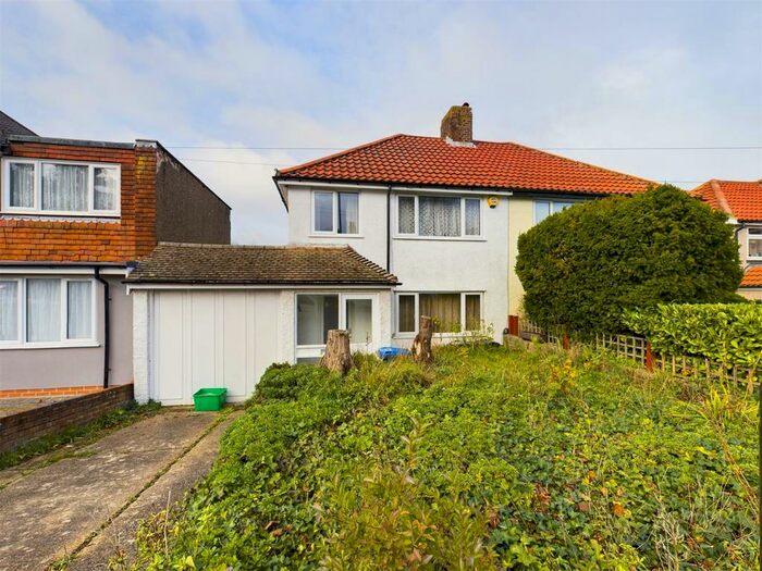 Houses for sale & to rent in New Addington South, Croydon