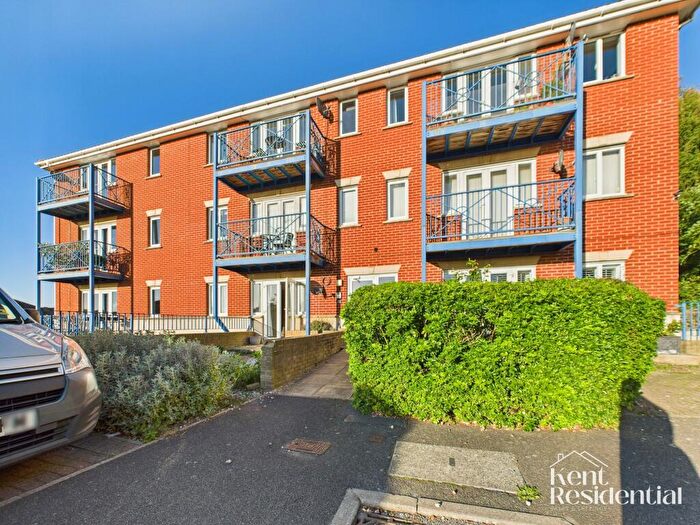 2 Bedroom Flat To Rent In Florin Drive, Rochester, ME1