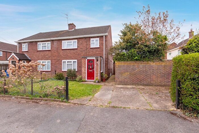 3 Bedroom Semi Detached House For Sale In Connaught Close, Maidenhead, SL6