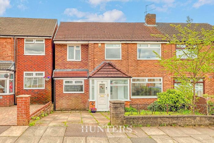 4 Bedroom Semi-Detached House For Sale In Naunton Road, Middleton, Manchester, M24