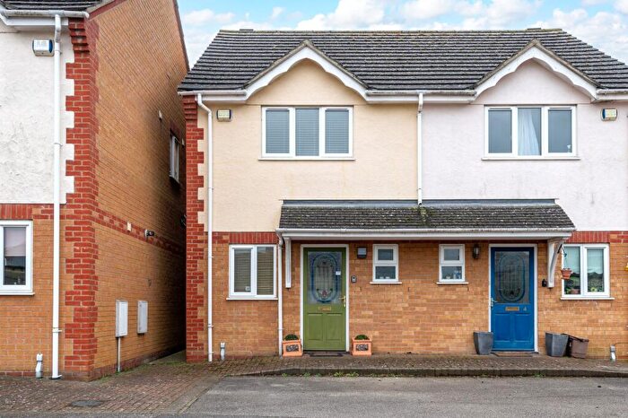 2 Bedroom Semi-Detached House For Sale In Evans Close, Royston, SG8