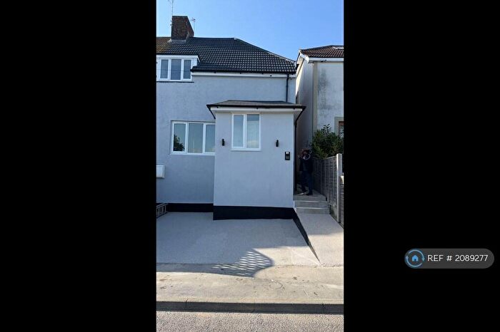 5 Bedroom Semi Detached House To Rent In Hill Rise, Dartford, DA2