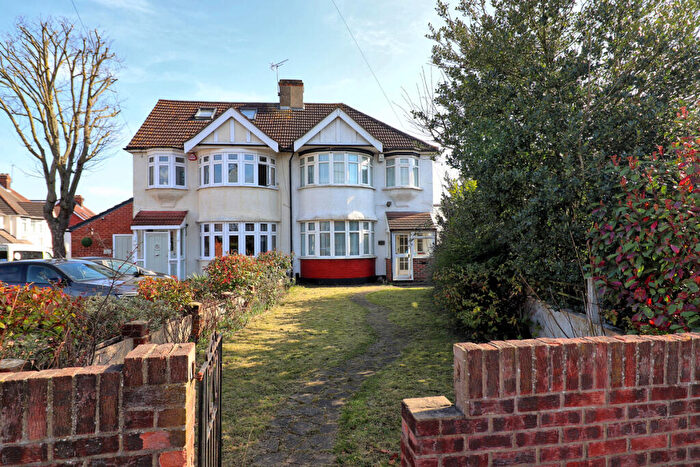 3 Bedroom Semi Detached House For Sale In Upper Brentwood Road, Romford, RM2