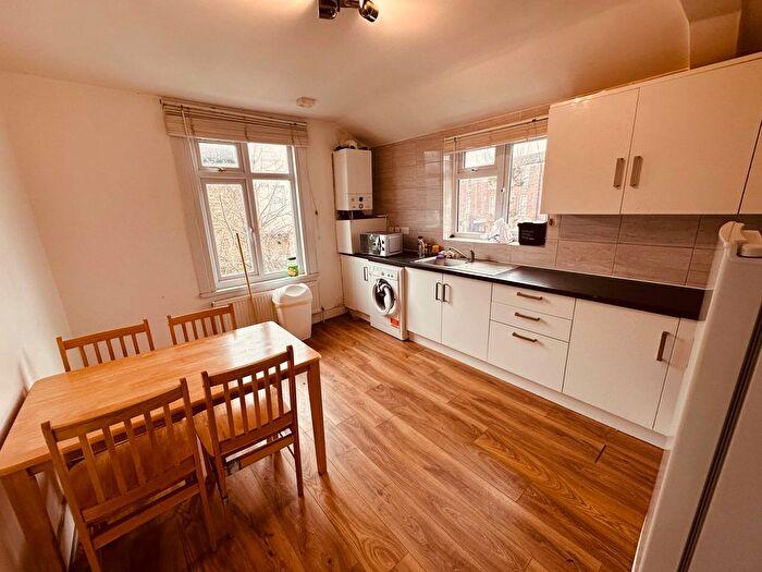 2 Bedroom Flat To Rent In Linden Road, Turnpike Lane, N15