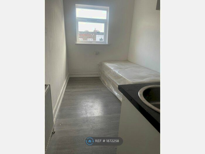 Studio To Rent In King Street, London, E13