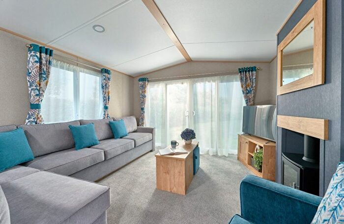 2 Bedroom Mobile/park Home For Sale In Gwbert, Cardigan, SA43
