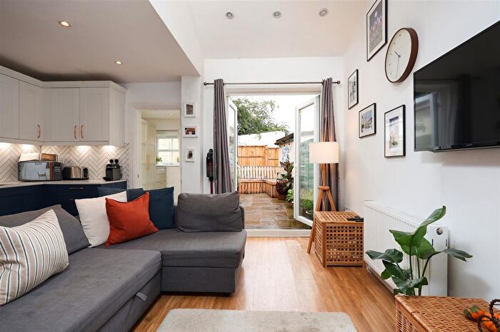 2 Bedroom Flat For Sale In Uphill Road, Bristol, BS7